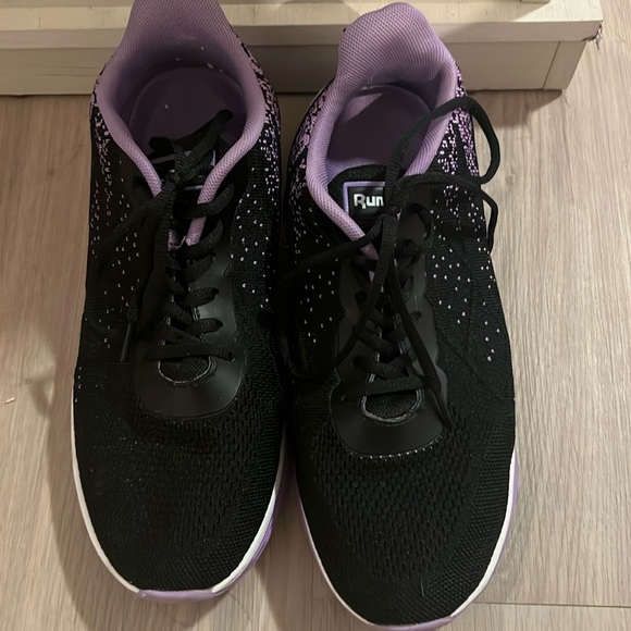 Shoes - Running sneakers worn a couple of times